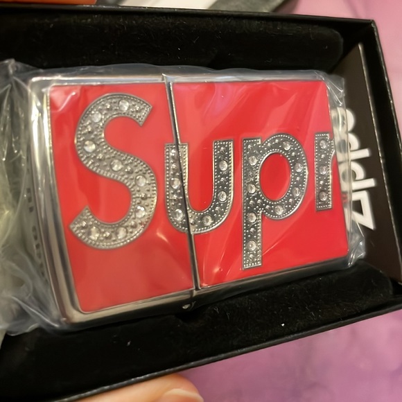 Authentic Supreme Limited Edition Swarovski Zippo metal lighter - Picture 7 of 10
